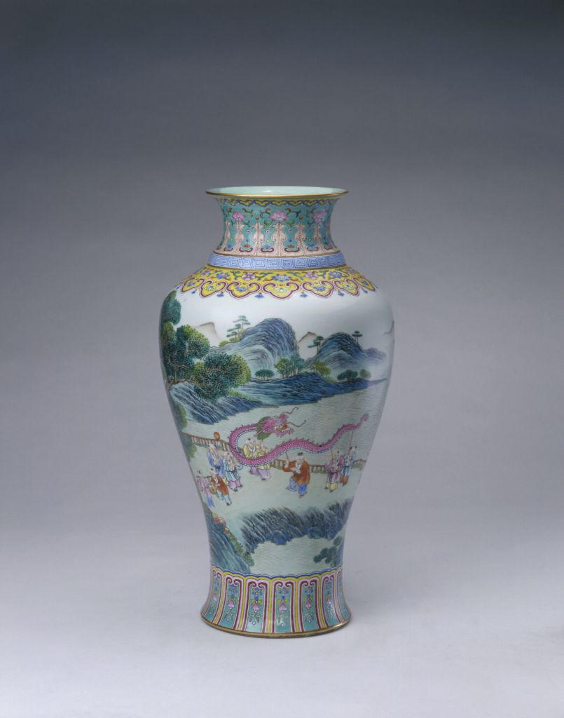 粉彩婴戏龙灯图瓶